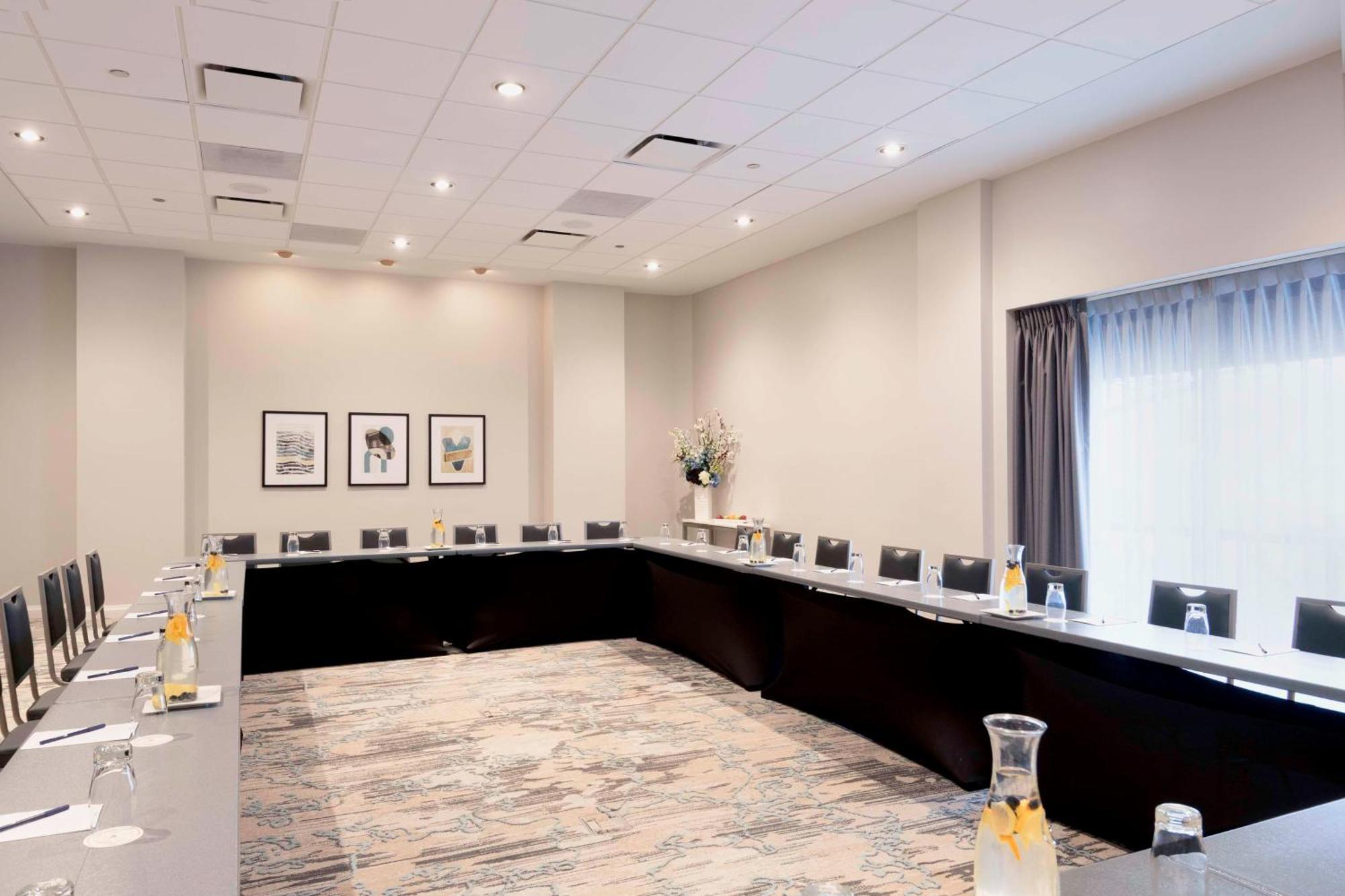 Doubletree By Hilton Hotel And Conference Center Chicago North Shore Skokie Bagian luar foto