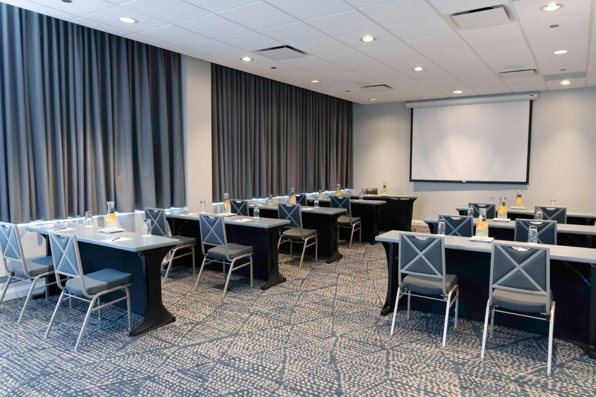 Doubletree By Hilton Hotel And Conference Center Chicago North Shore Skokie Bagian luar foto