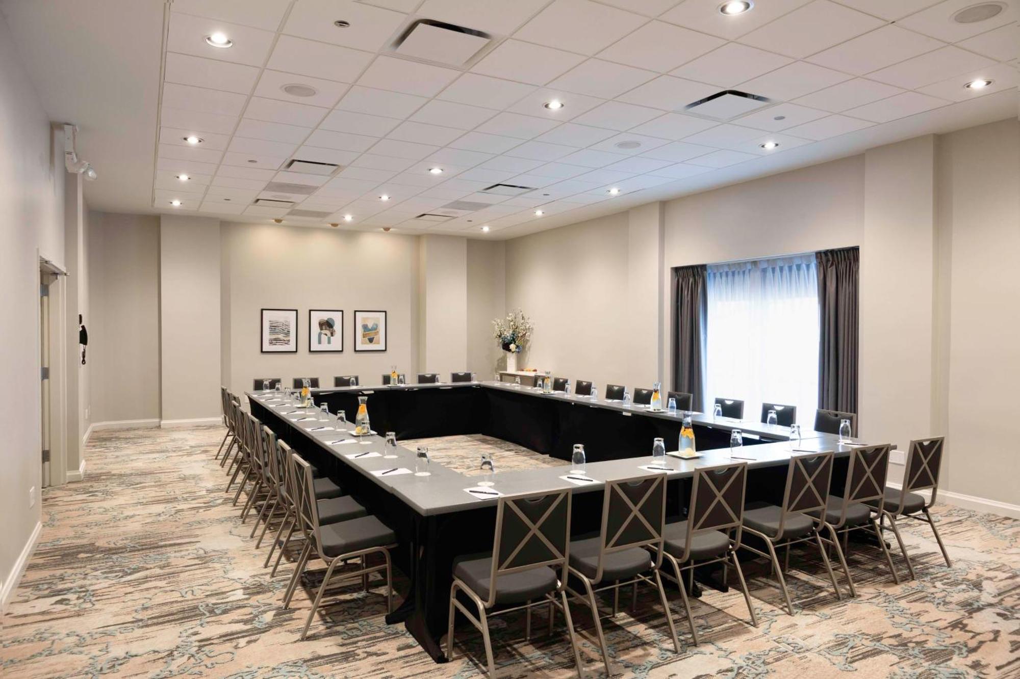Doubletree By Hilton Hotel And Conference Center Chicago North Shore Skokie Bagian luar foto