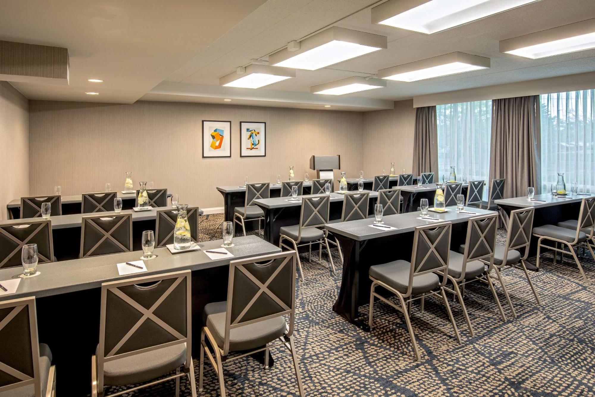Doubletree By Hilton Hotel And Conference Center Chicago North Shore Skokie Bagian luar foto