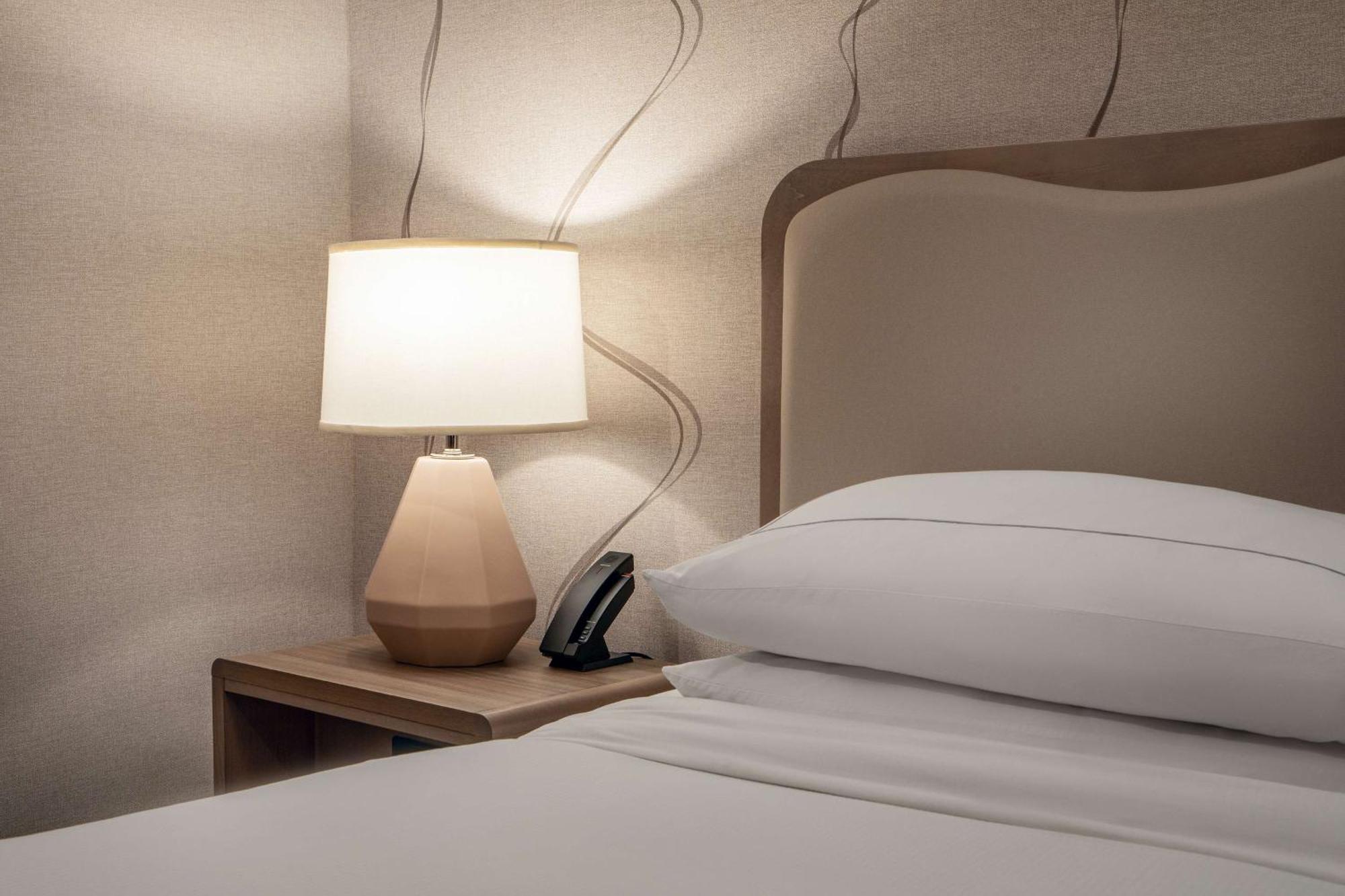 Doubletree By Hilton Hotel And Conference Center Chicago North Shore Skokie Bagian luar foto