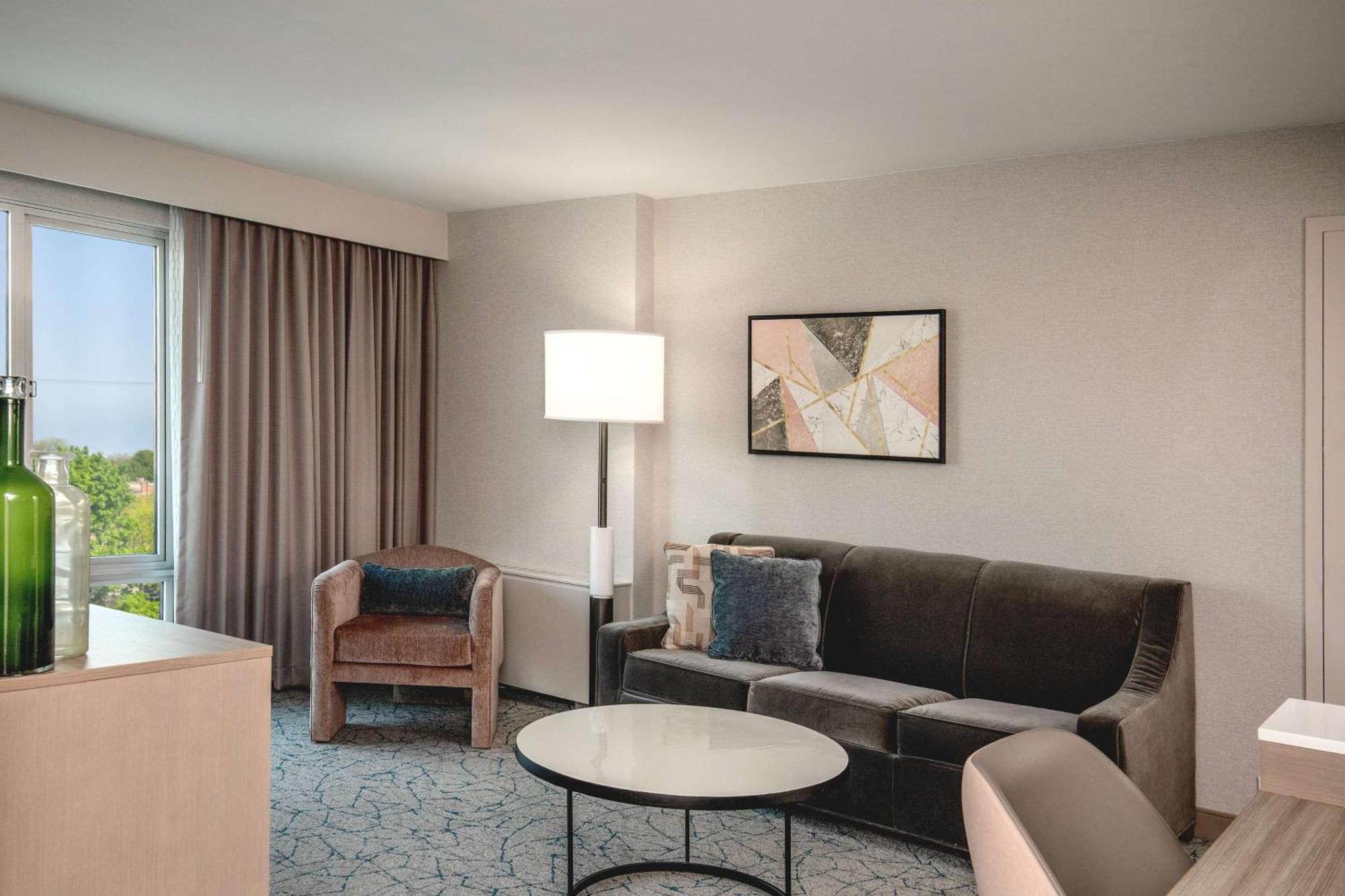 Doubletree By Hilton Hotel And Conference Center Chicago North Shore Skokie Bagian luar foto