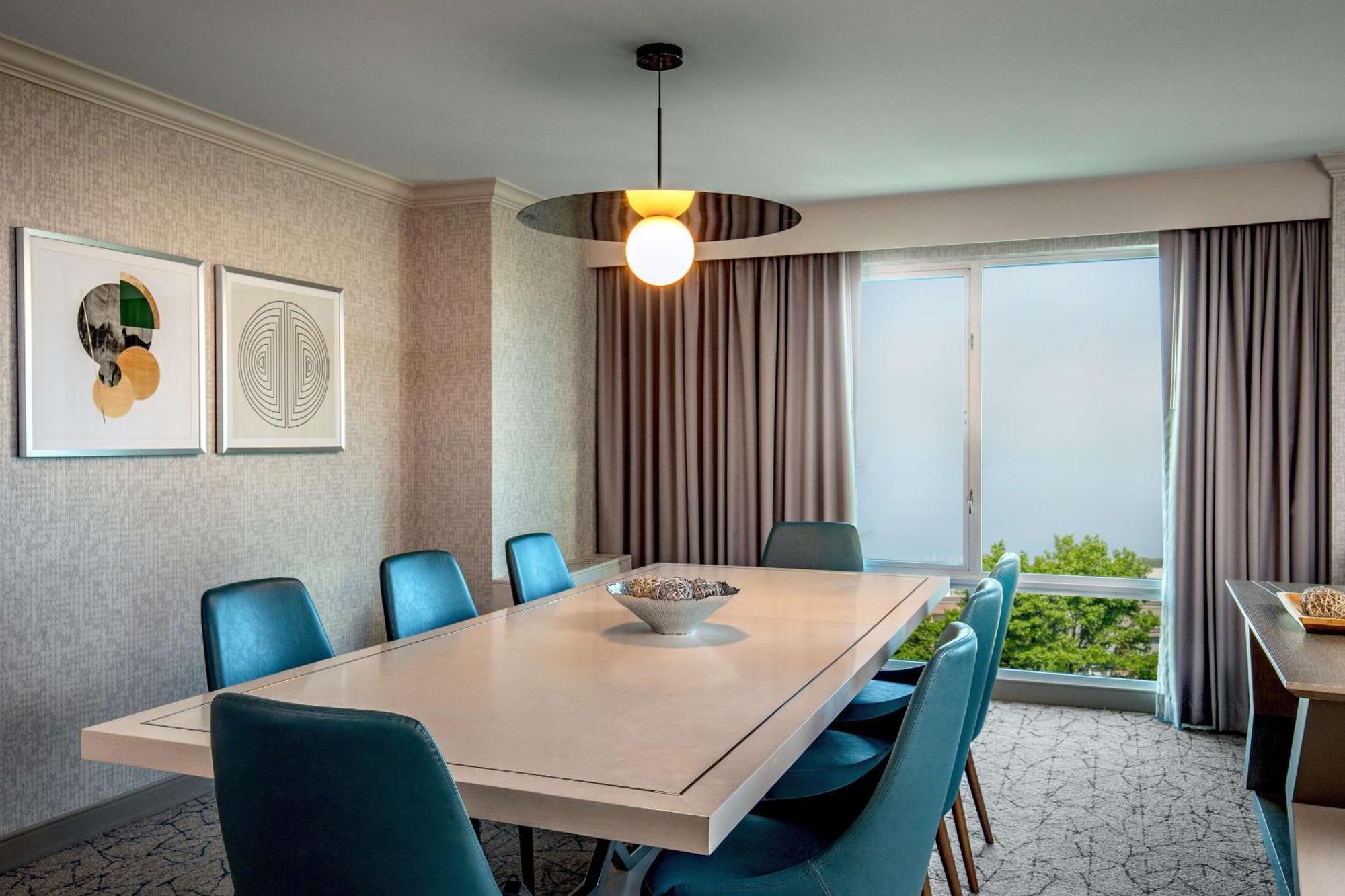 Doubletree By Hilton Hotel And Conference Center Chicago North Shore Skokie Bagian luar foto