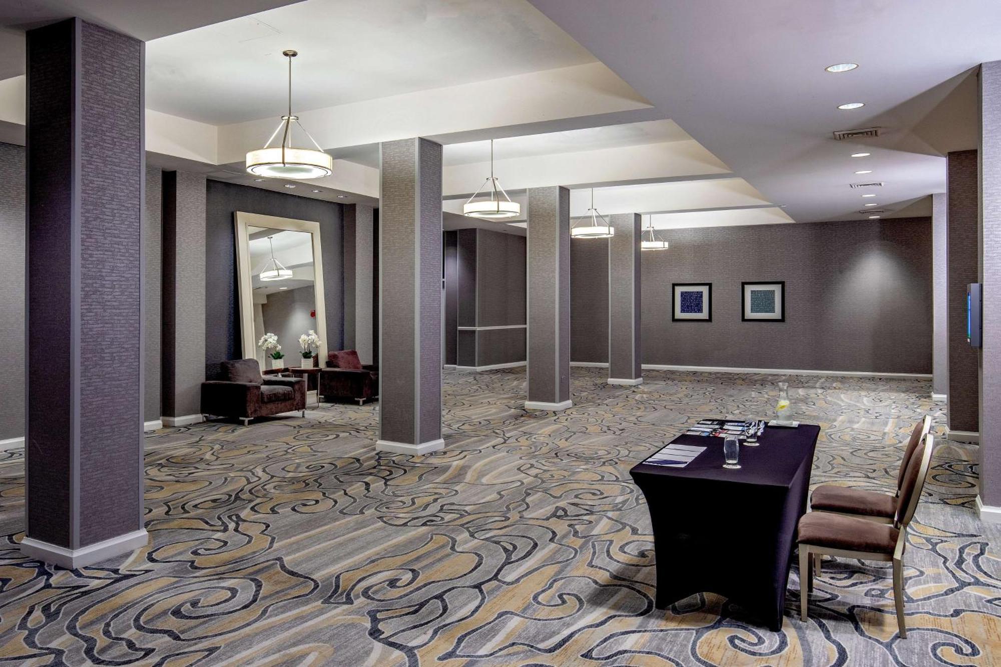 Doubletree By Hilton Hotel And Conference Center Chicago North Shore Skokie Bagian luar foto