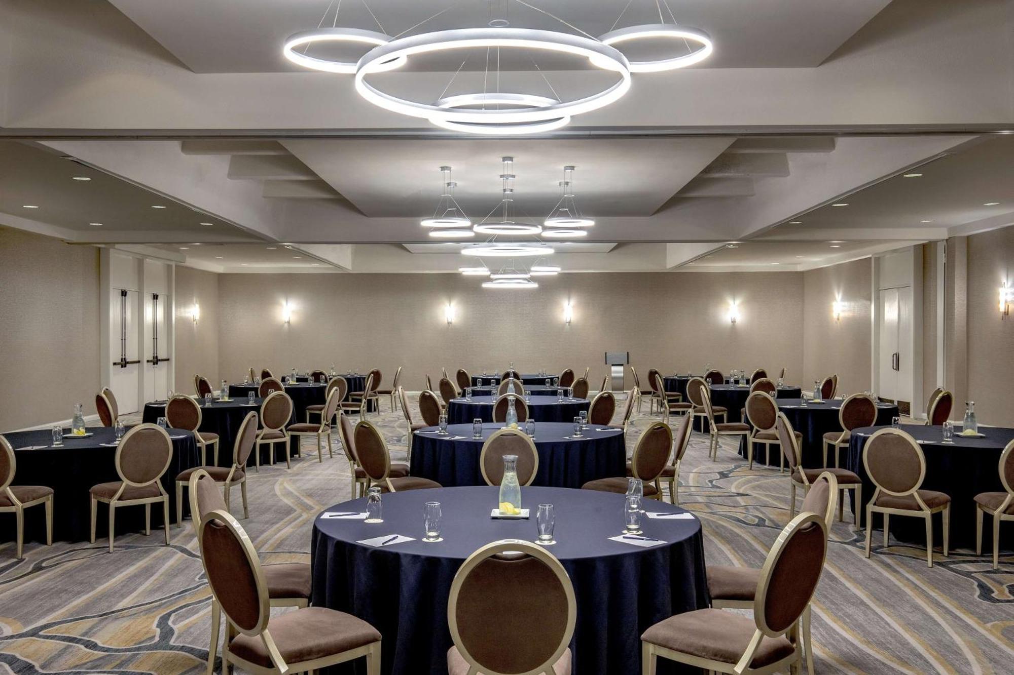 Doubletree By Hilton Hotel And Conference Center Chicago North Shore Skokie Bagian luar foto