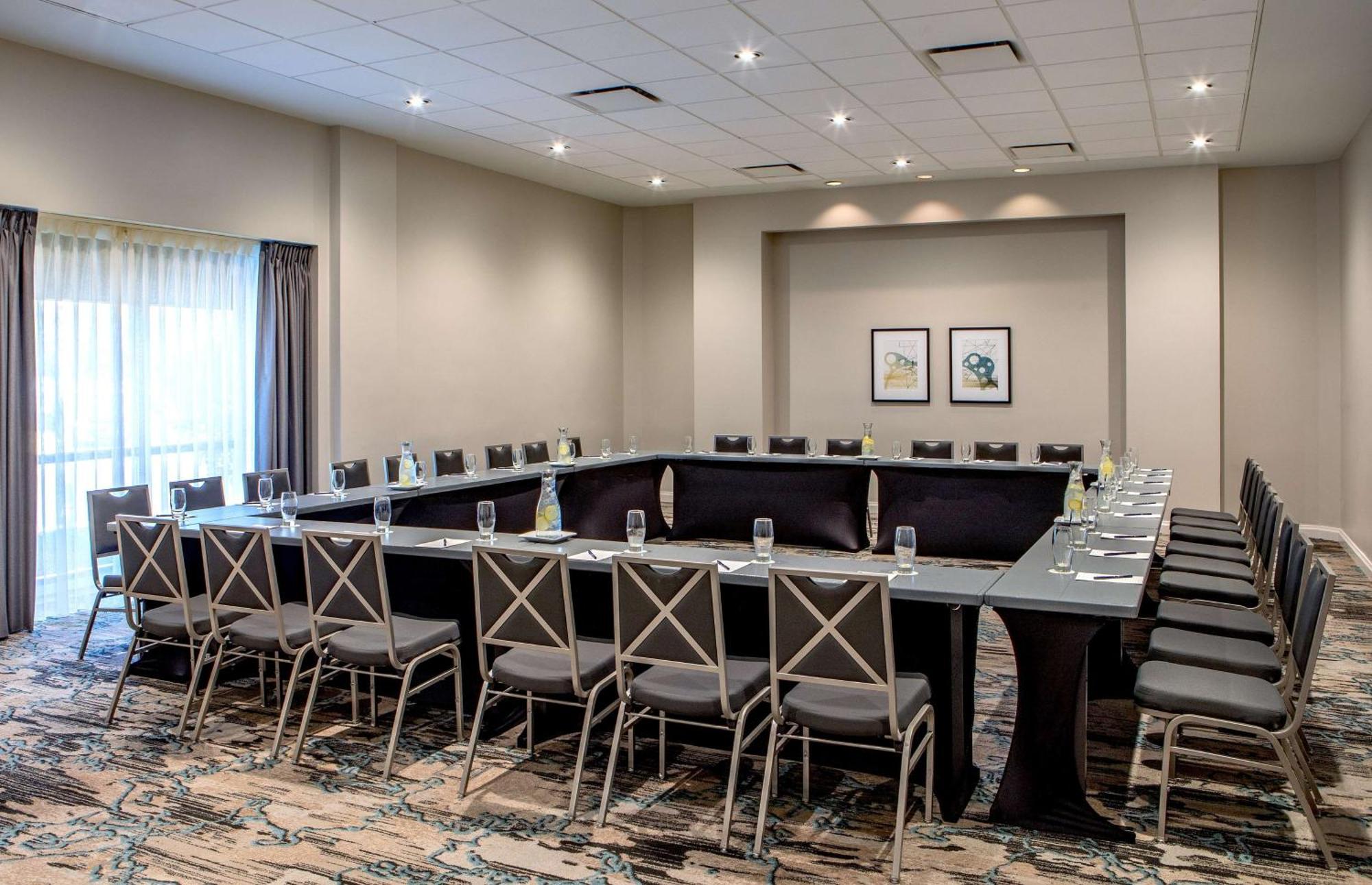 Doubletree By Hilton Hotel And Conference Center Chicago North Shore Skokie Bagian luar foto
