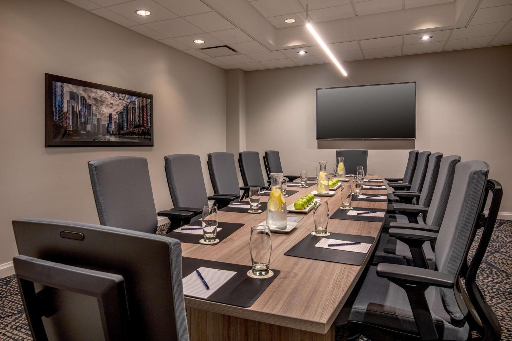 Doubletree By Hilton Hotel And Conference Center Chicago North Shore Skokie Bagian luar foto