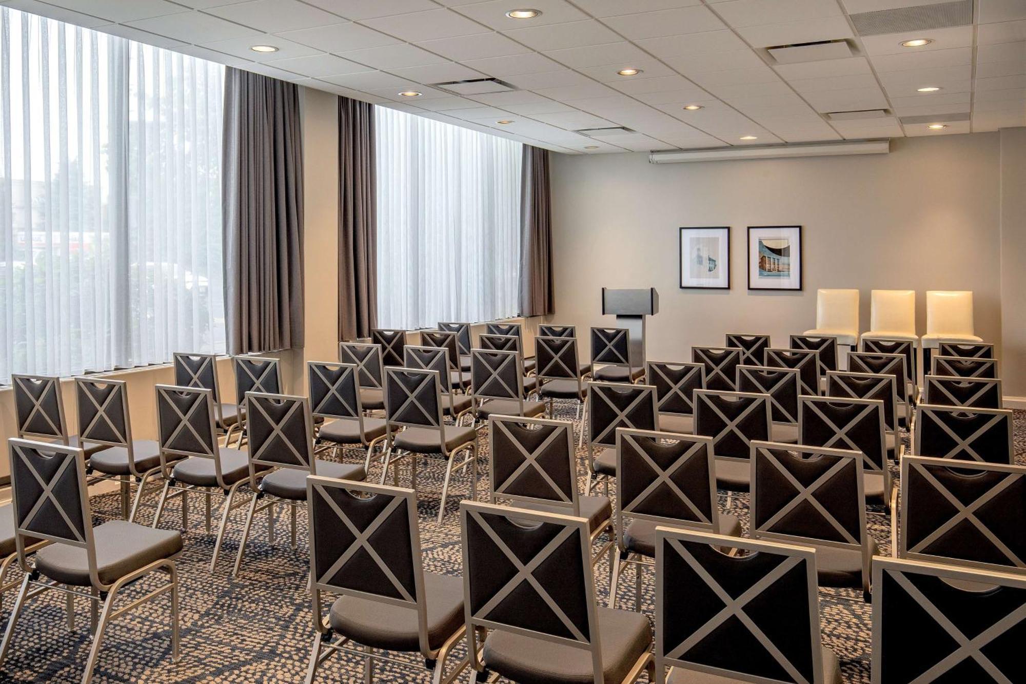 Doubletree By Hilton Hotel And Conference Center Chicago North Shore Skokie Bagian luar foto