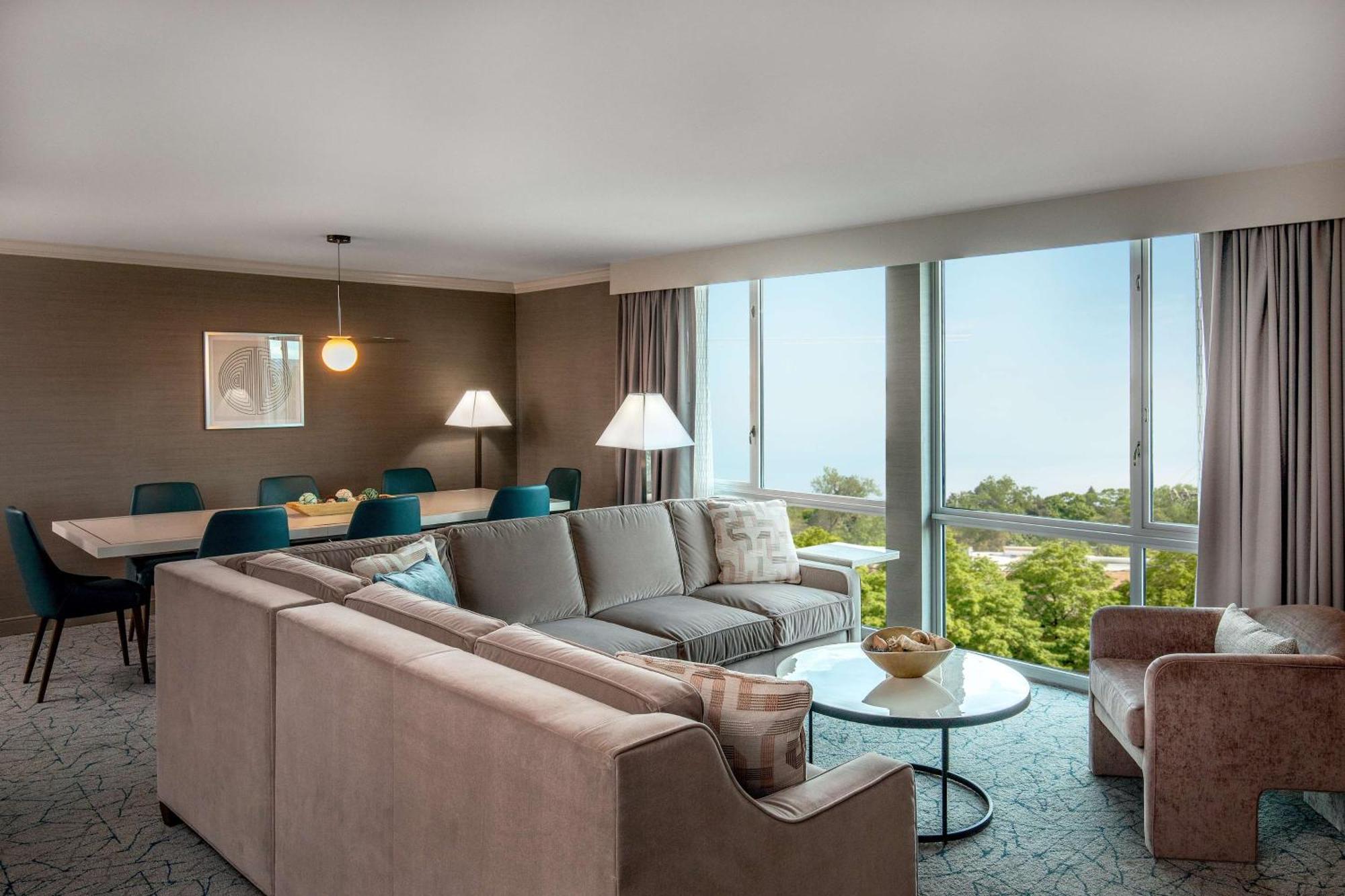 Doubletree By Hilton Hotel And Conference Center Chicago North Shore Skokie Bagian luar foto