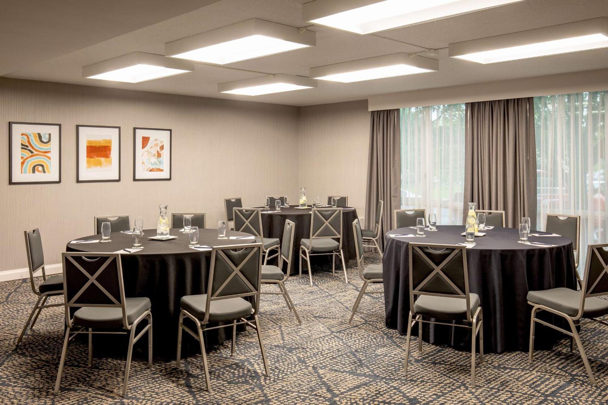 Doubletree By Hilton Hotel And Conference Center Chicago North Shore Skokie Bagian luar foto