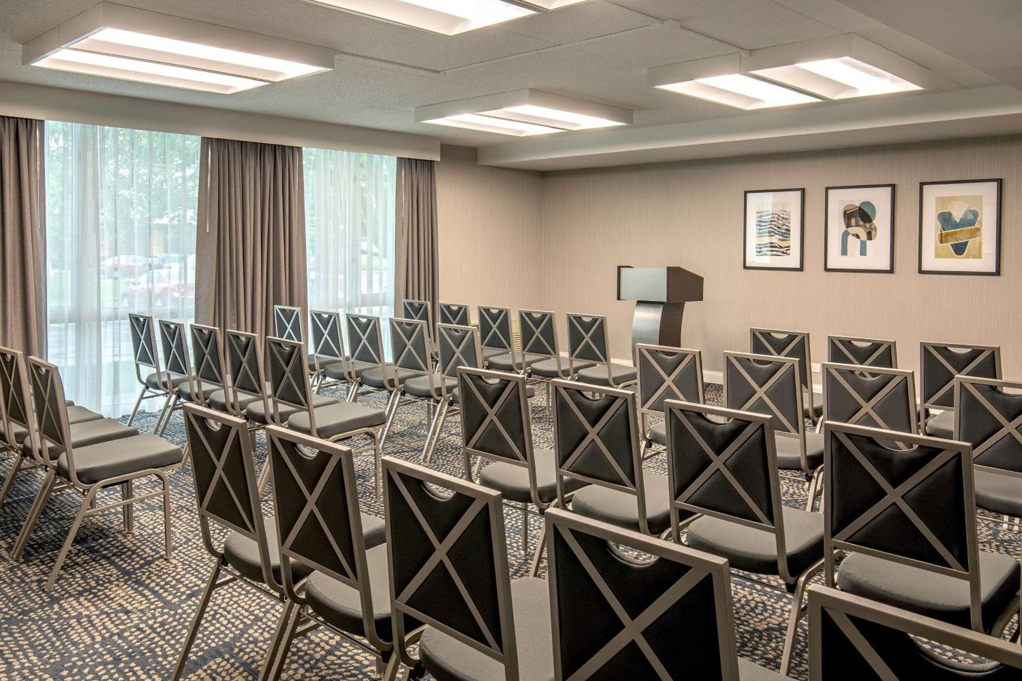 Doubletree By Hilton Hotel And Conference Center Chicago North Shore Skokie Bagian luar foto