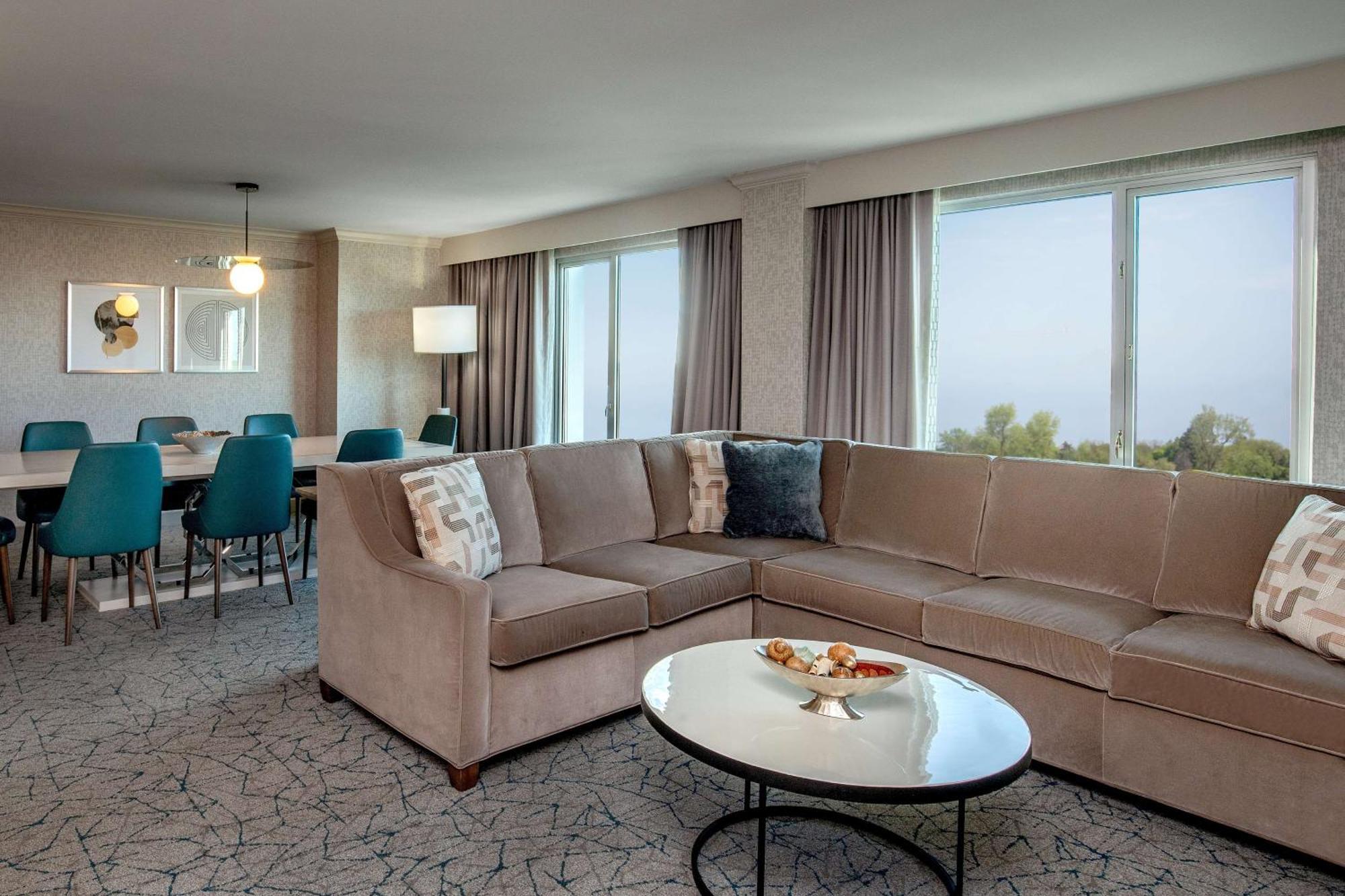 Doubletree By Hilton Hotel And Conference Center Chicago North Shore Skokie Bagian luar foto
